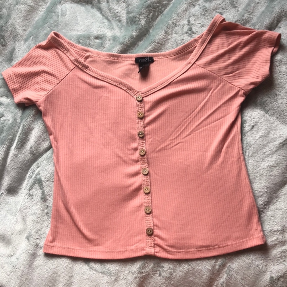 Off the shoulders cropped shirt